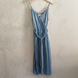 Cloth & Stone Anthropologie Light denim Blue Dress w/tie waist Size Small